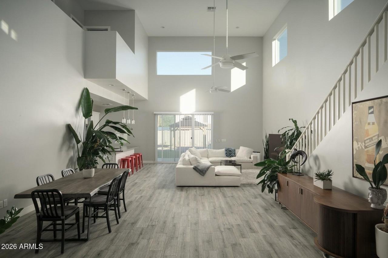 2821 N 28th Pl - Photo 3 of 24