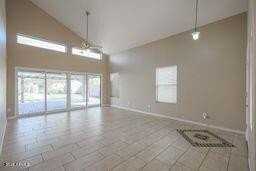 11394 W Lincoln St - Photo 6 of 47