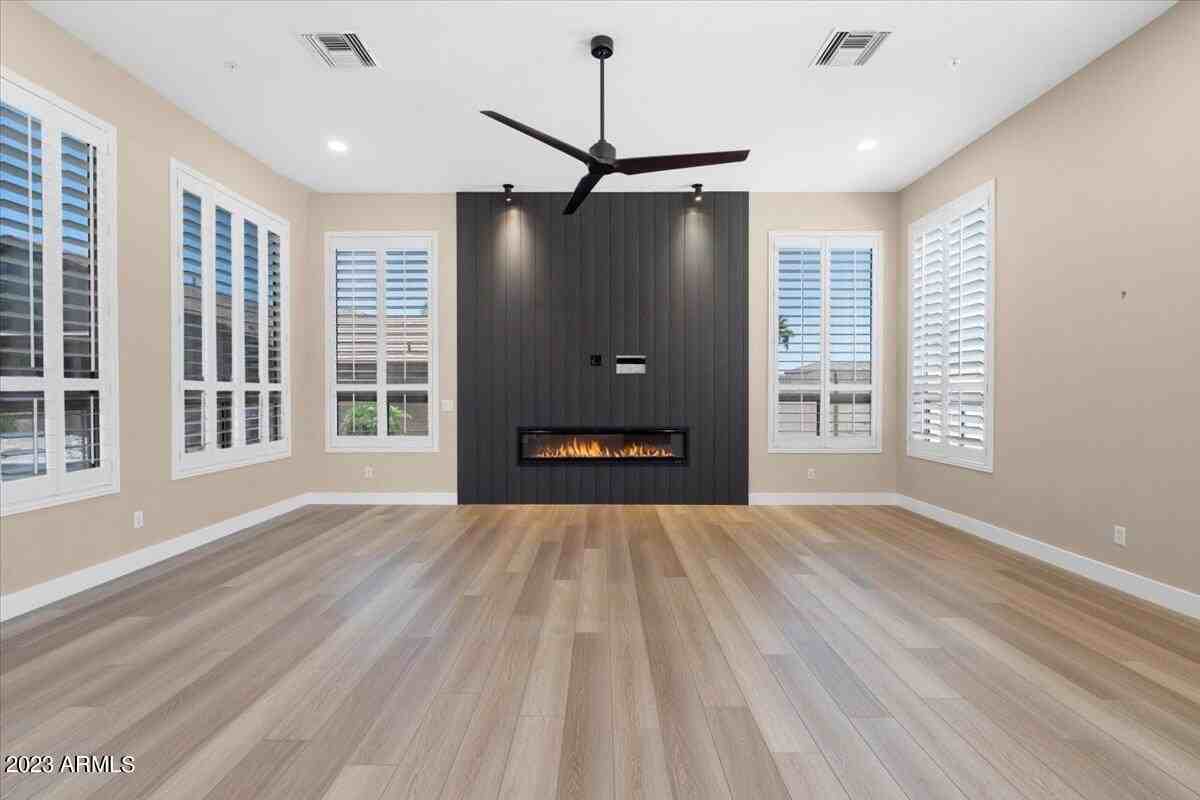 10388 N 135th Way - Photo 7 of 36