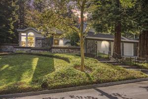 featured image of 3 Blackhawk Club Ct