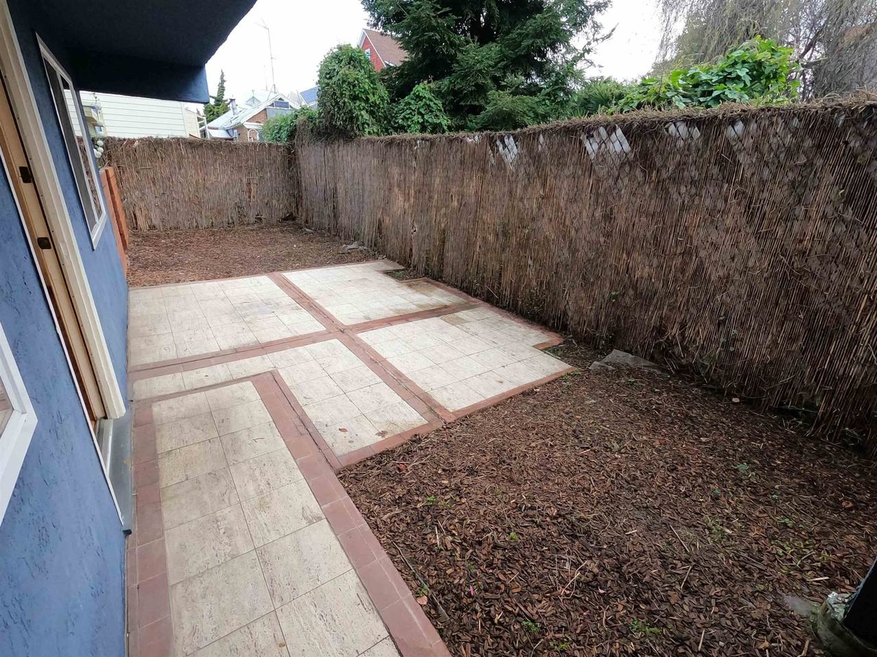 968 45th St Apt B #B - Photo 3 of 18