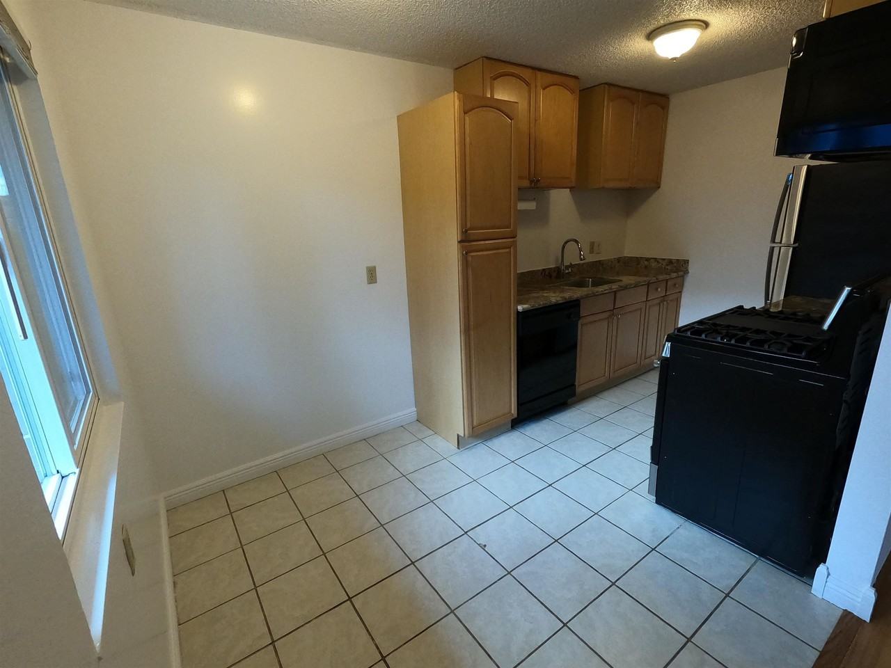 968 45th St Apt B #B - Photo 5 of 18