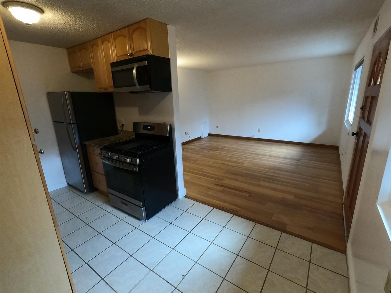 968 45th St Apt B #B - Photo 6 of 18