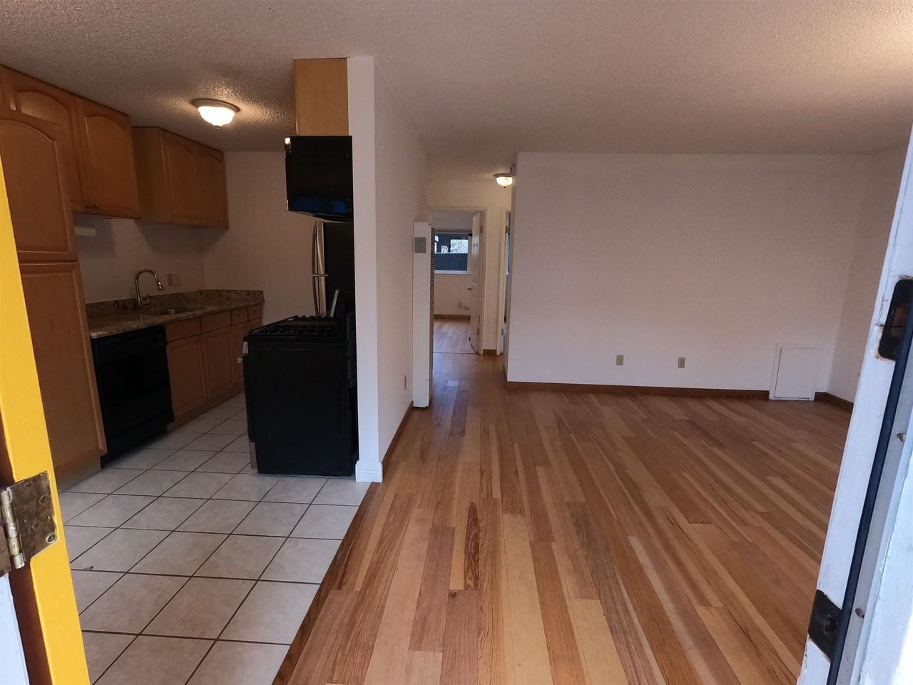 968 45th St Apt B #B - Photo 7 of 18