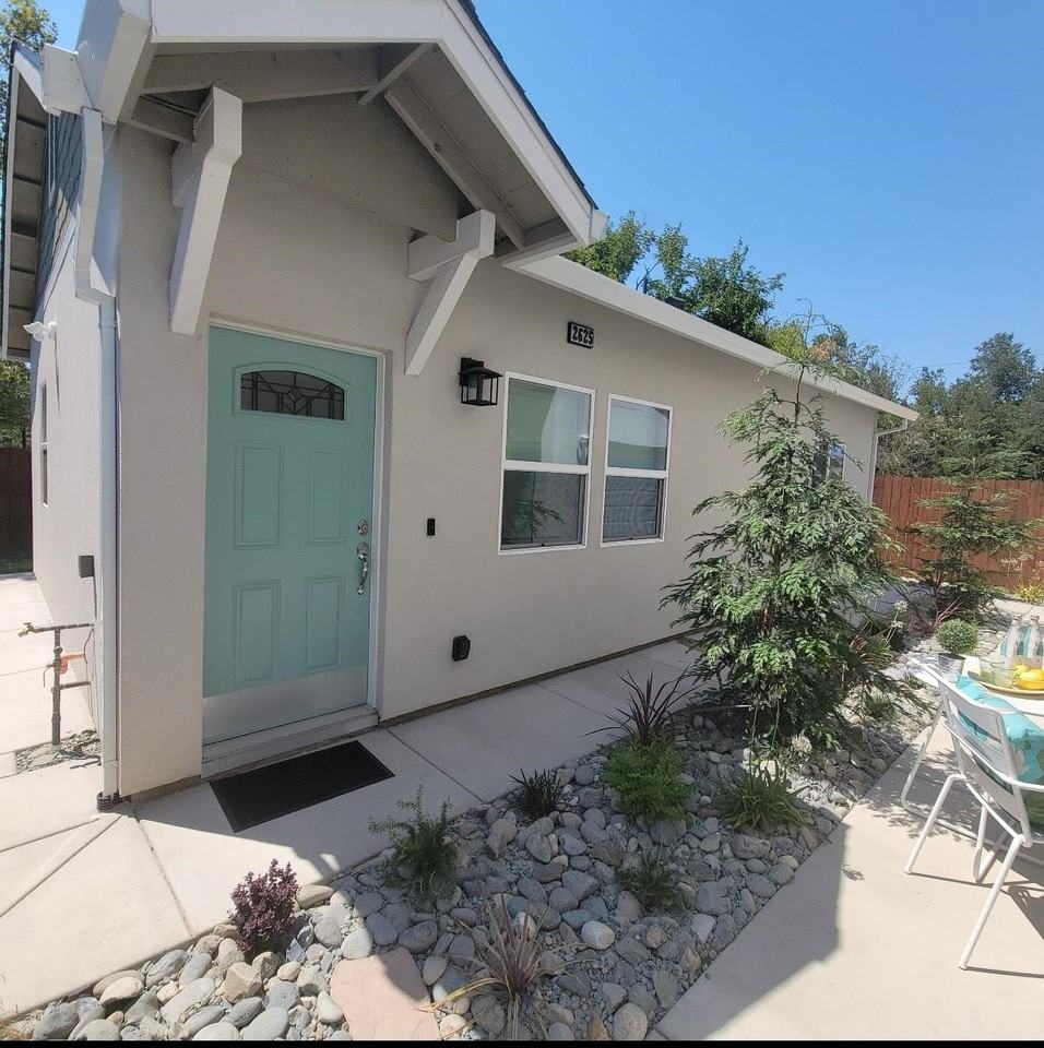 2625 Beaumont St - Photo 3 of 15