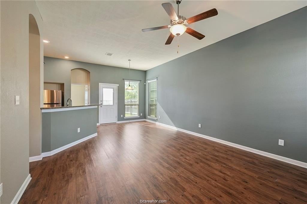 2133 Dumfries Dr - Photo 2 of 18