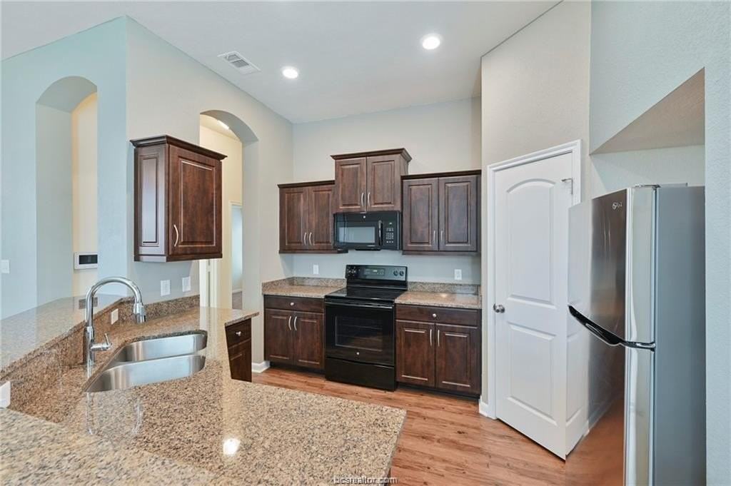 2133 Dumfries Dr - Photo 6 of 18