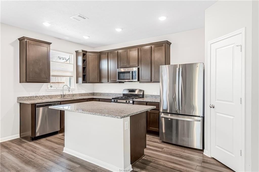 411 Fort Dix Ln - Photo 3 of 27