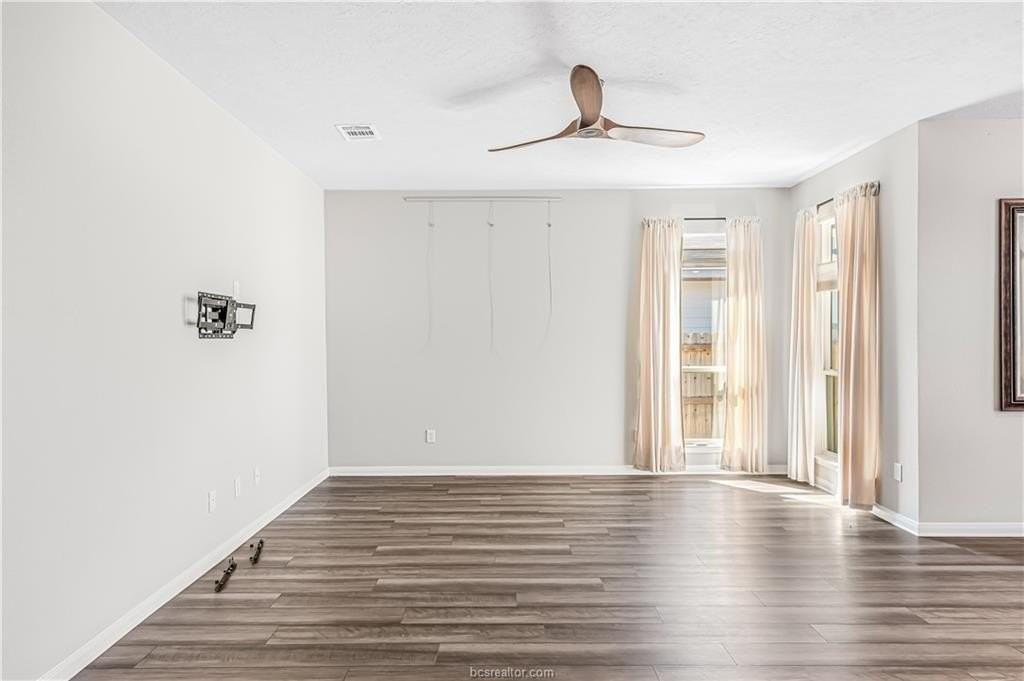 411 Fort Dix Ln - Photo 4 of 27