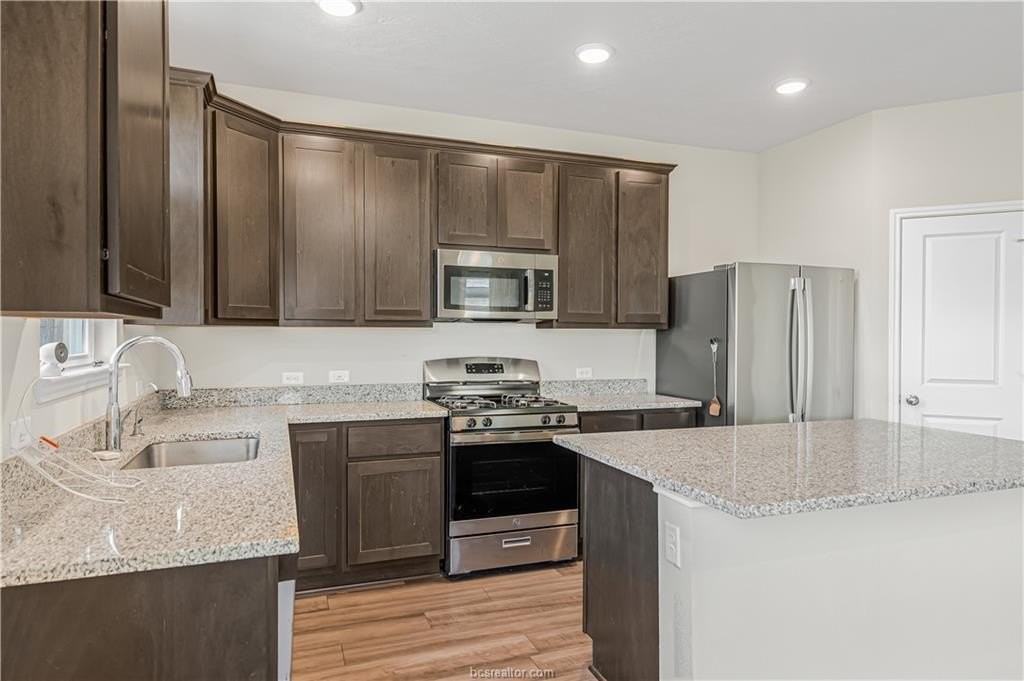 411 Fort Dix Ln - Photo 6 of 27