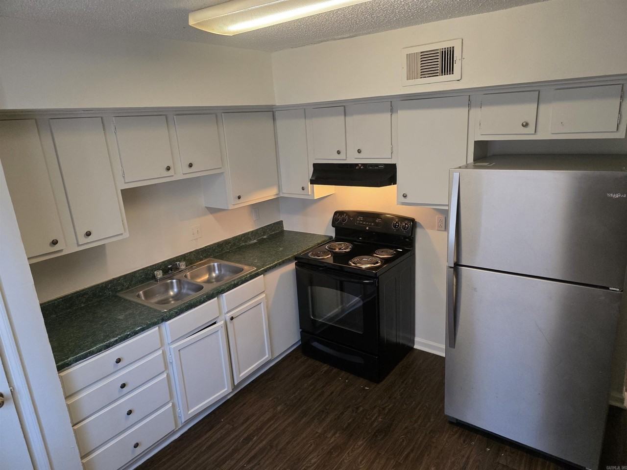 9408 Lew Cir - Photo 3 of 12