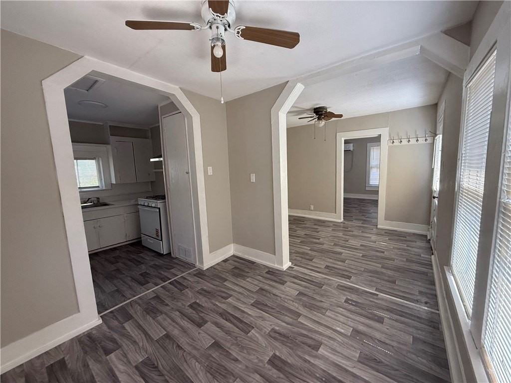 613 1/2 6th St - Photo 2 of 9