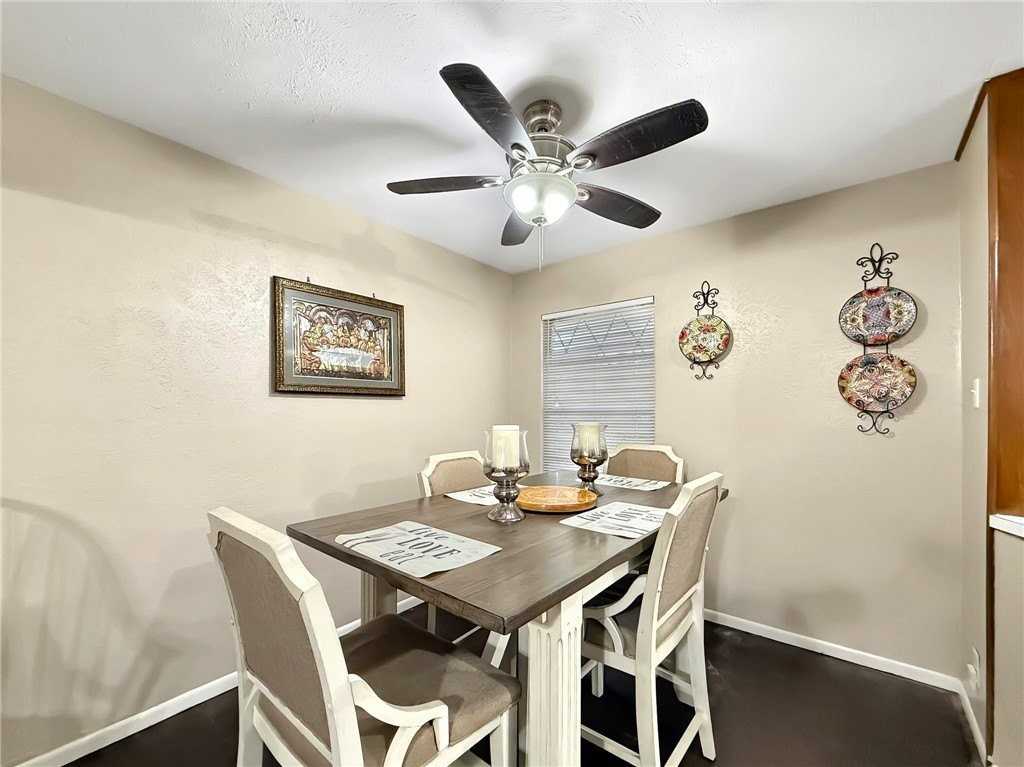 4946 Hamlett Dr - Photo 6 of 19