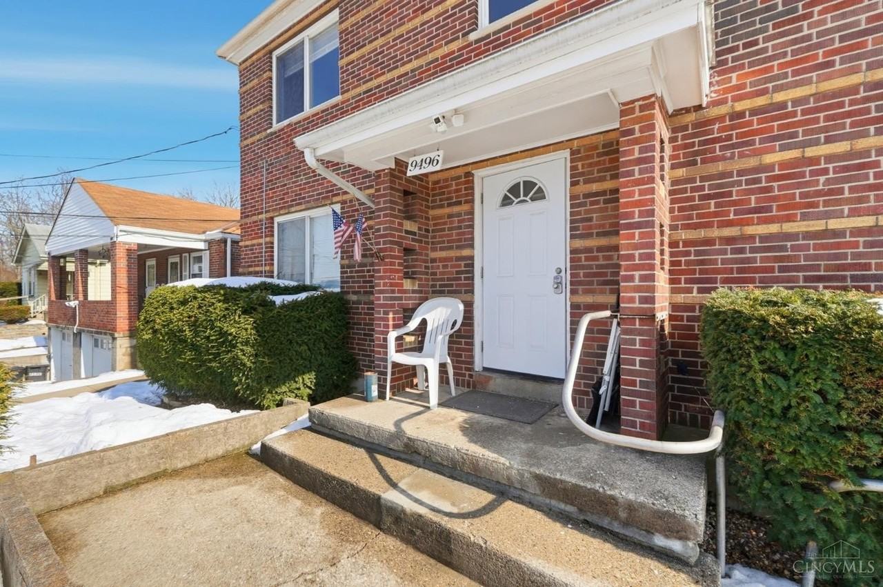 9496 Reading Rd Apt 4 #4 - Photo 4 of 36