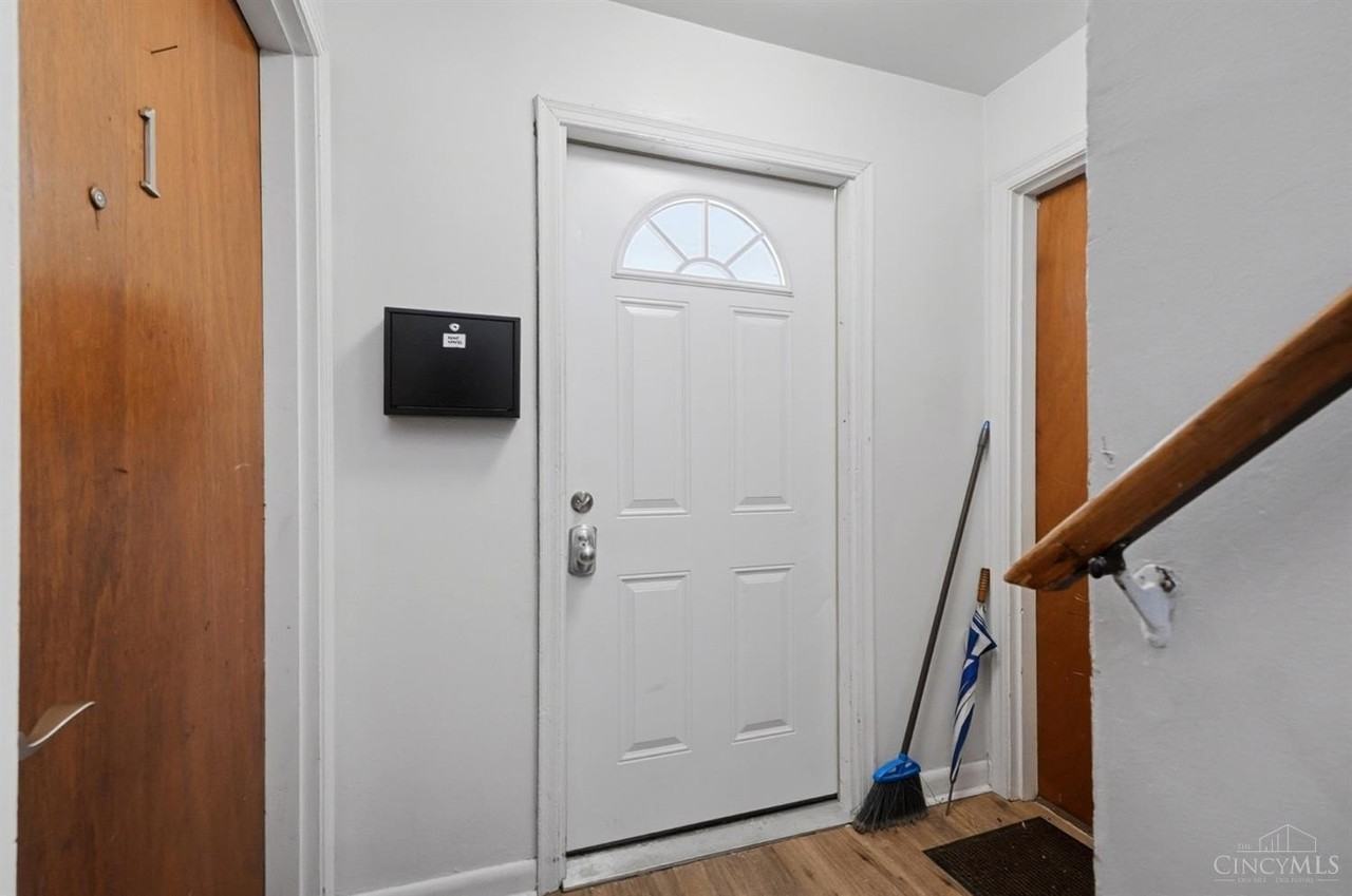 9496 Reading Rd Apt 4 #4 - Photo 5 of 36