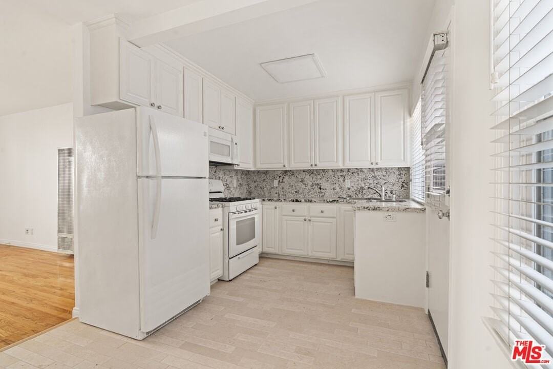 2430 1/2 Ocean Park Blvd - Photo 6 of 16