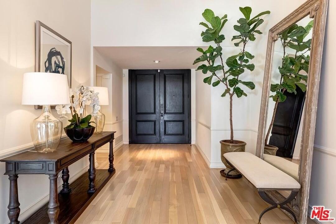 1075 Wallace Rdg - Photo 2 of 46