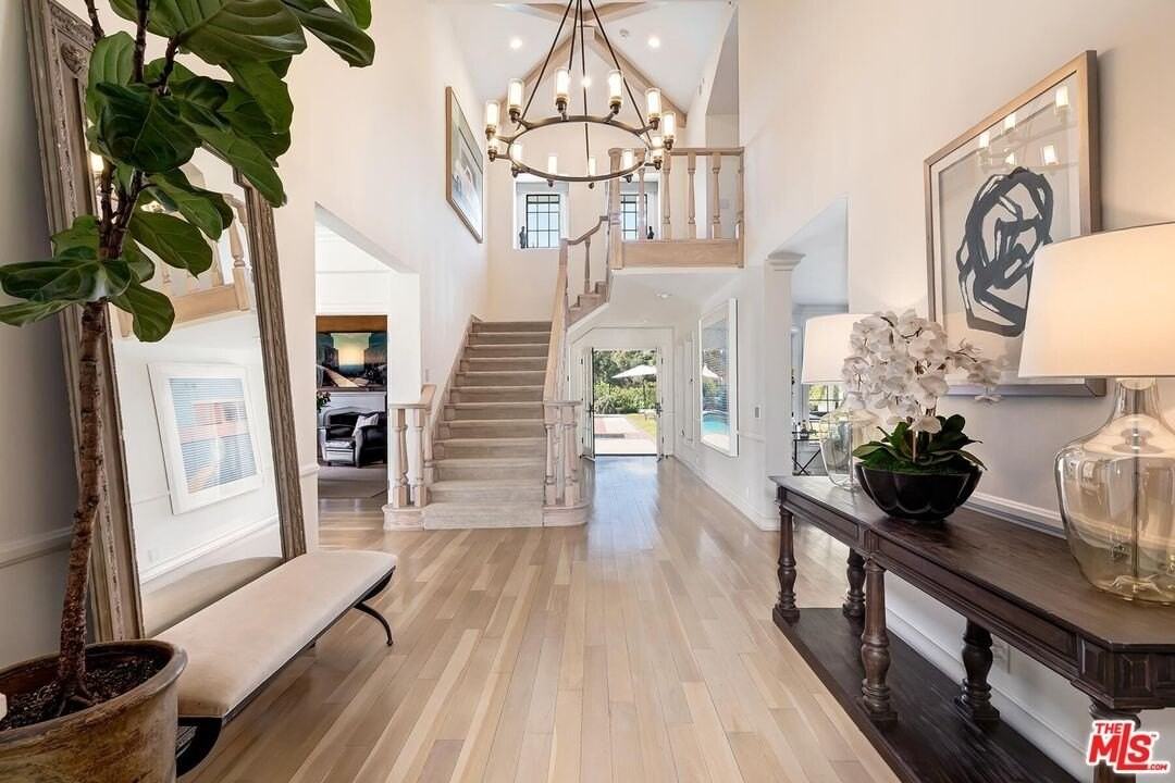 1075 Wallace Rdg - Photo 3 of 46