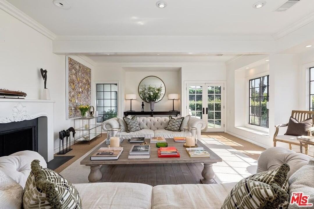 1075 Wallace Rdg - Photo 5 of 46