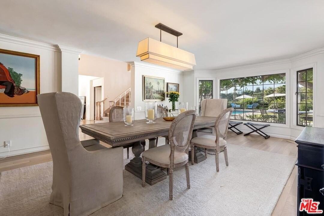 1075 Wallace Rdg - Photo 7 of 46