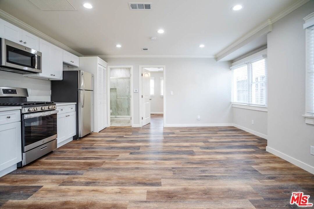 1131 N Sierra Bonita Ave - Photo 5 of 19