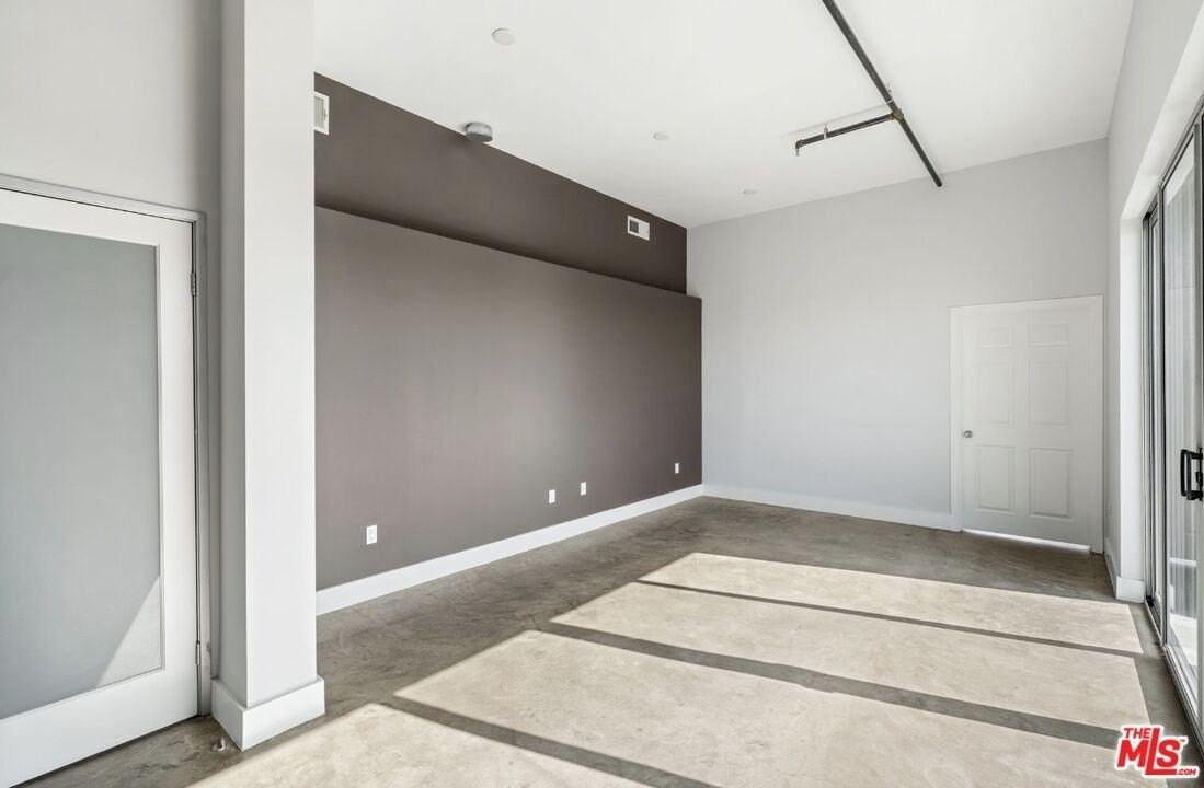 825 E 4th St Apt 507 #507 - Photo 6 of 18