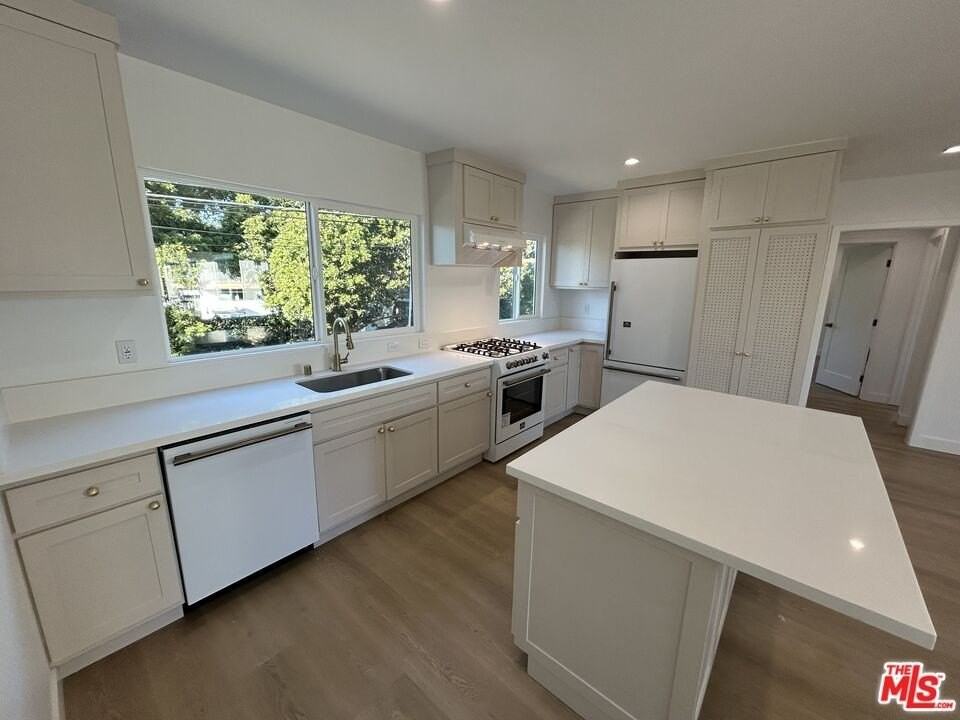 599 W Sunset Blvd Unit 11 #11 - Photo 5 of 24