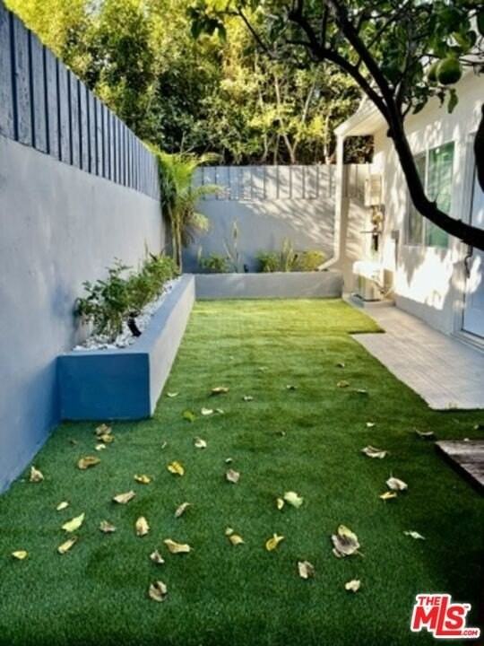 13421 Zanja St - Photo 3 of 11