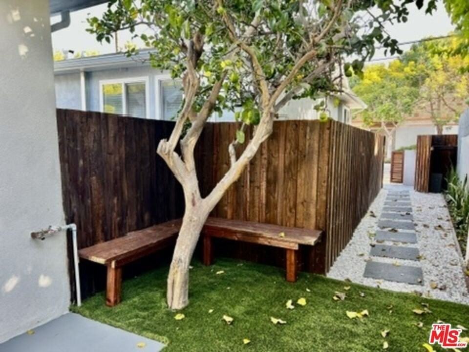 13421 Zanja St - Photo 4 of 11