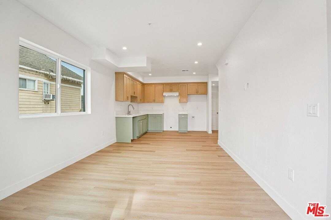 1185 Leighton Ave - Photo 4 of 44