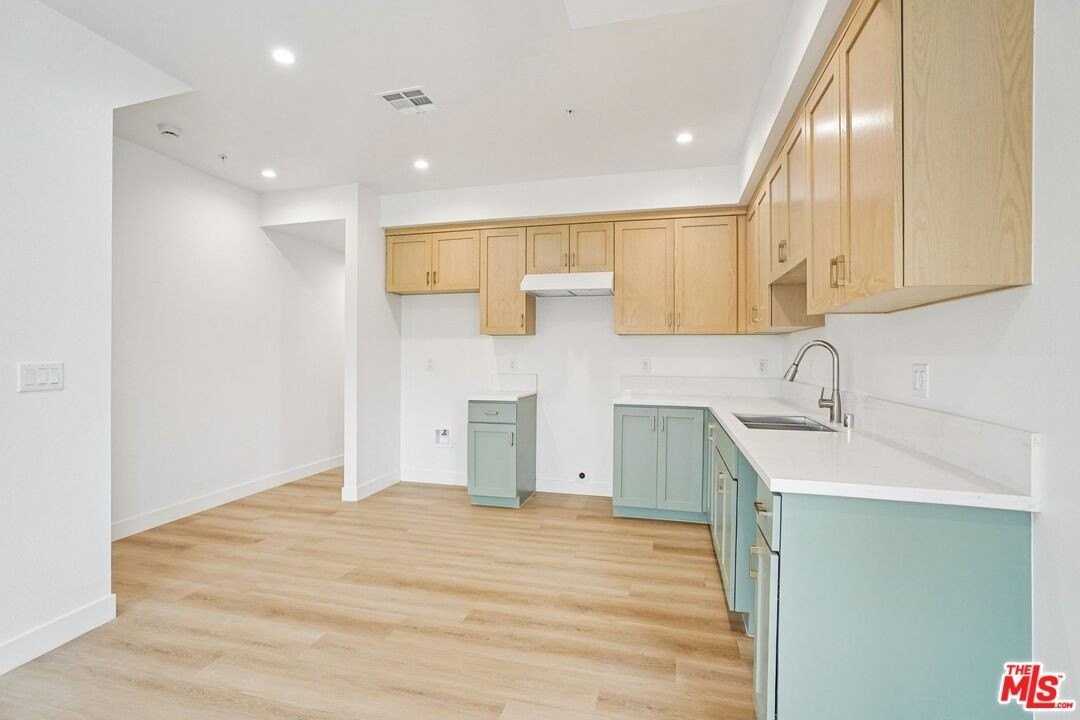 1185 Leighton Ave - Photo 5 of 44