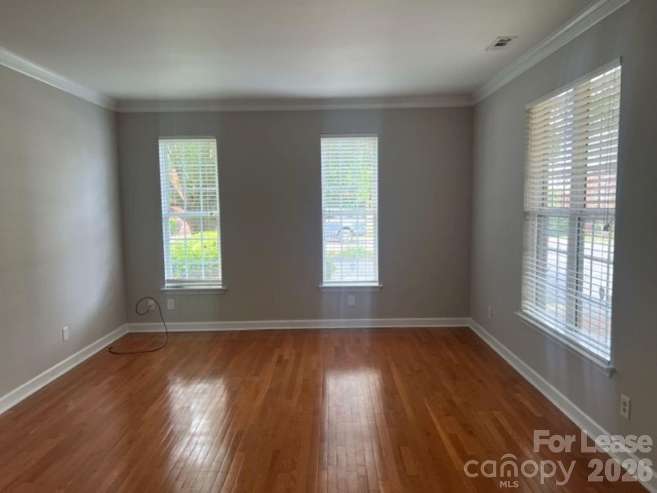 306 Armour St - Photo 3 of 31