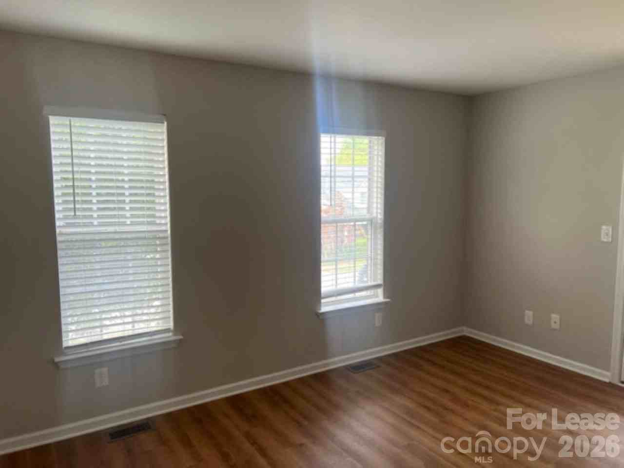 306 Armour St - Photo 4 of 31