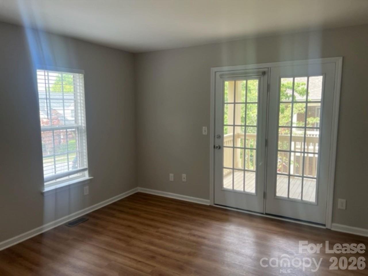 306 Armour St - Photo 5 of 31