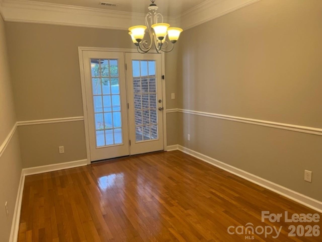 306 Armour St - Photo 6 of 31