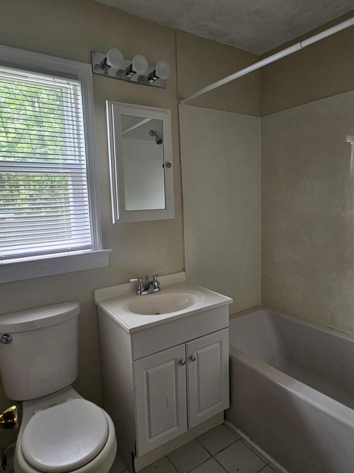 2 Henderson Dr - Photo 6 of 10