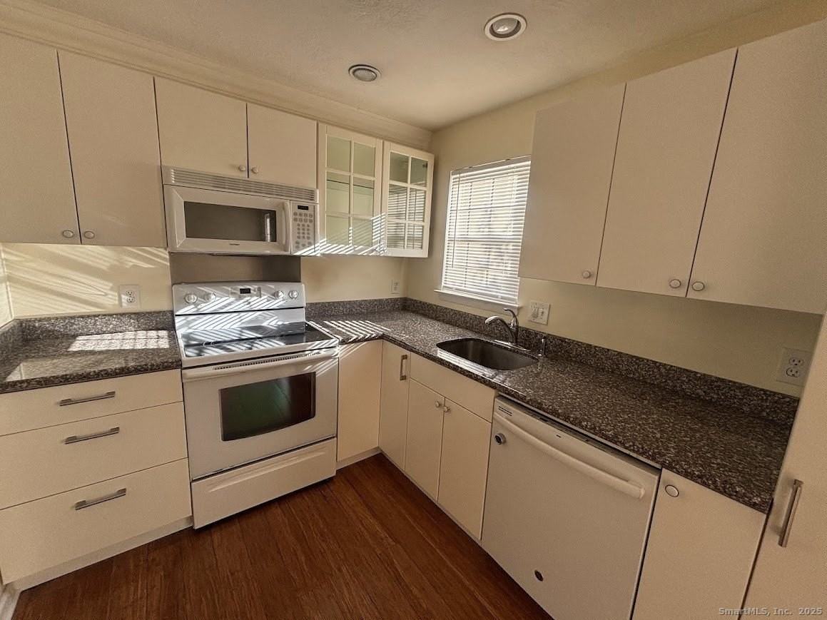 168 Highview Ave Apt B #B - Photo 4 of 17