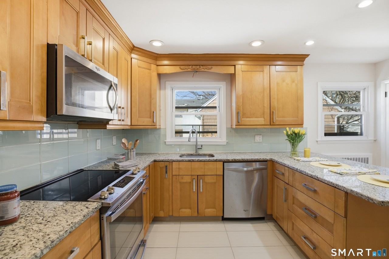 24 Congress St - Photo 6 of 25