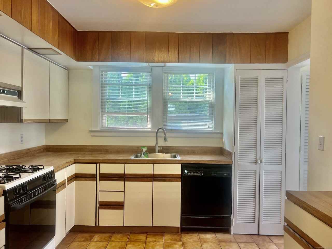 80 Josephine Evaristo Avenue unit: 1St Fl & Basement #1stFLBS - Photo 6 of 29