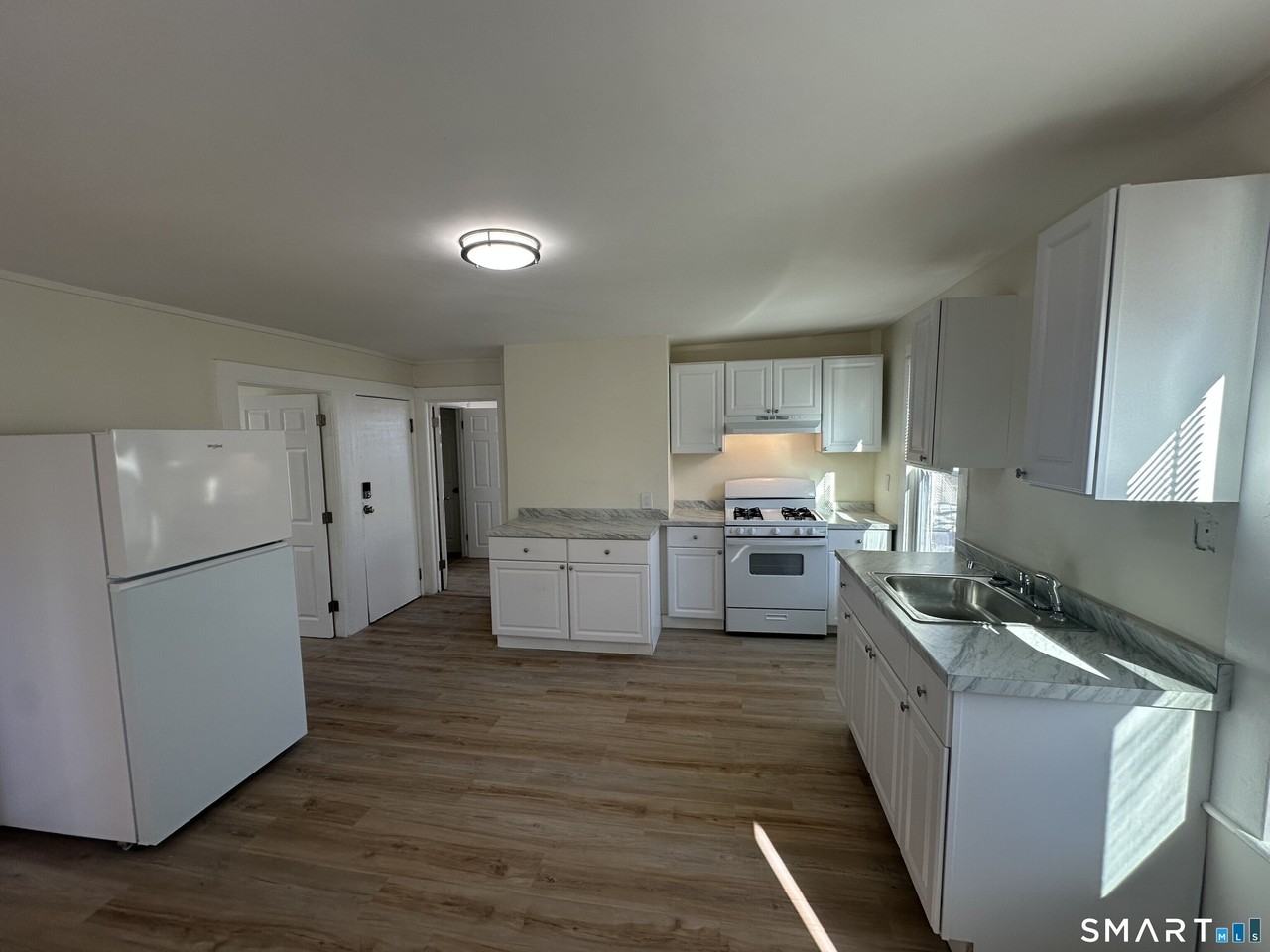 30 Jefferson Ave - Photo 3 of 23