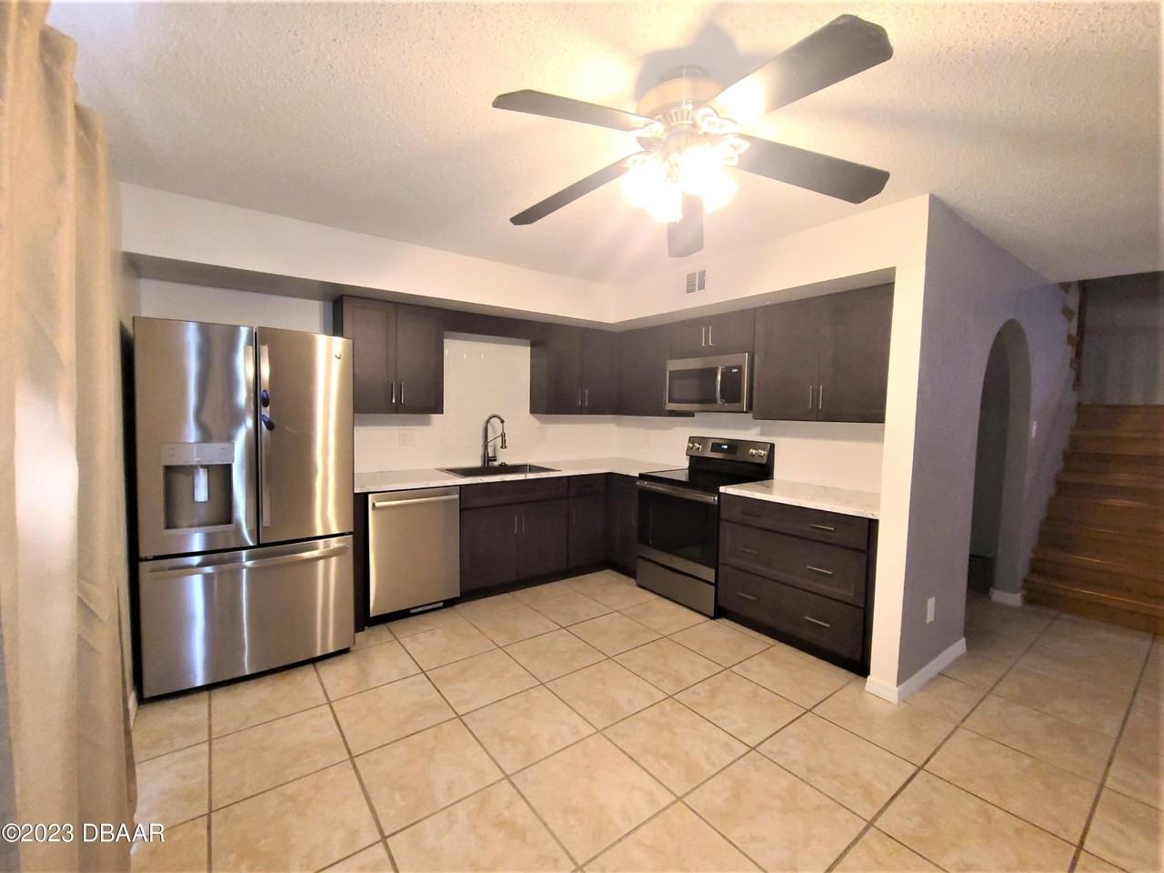 2044 Oak Meadow Cir - Photo 2 of 10