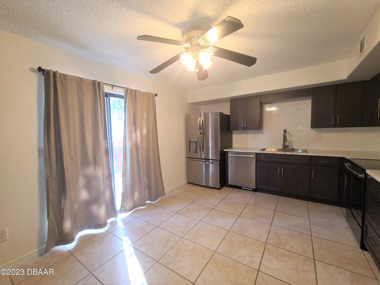 2044 Oak Meadow Cir - Photo 3 of 10