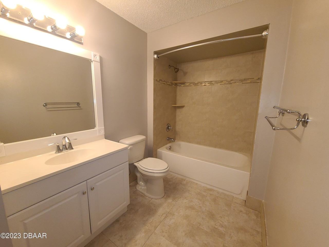 2044 Oak Meadow Cir - Photo 5 of 10