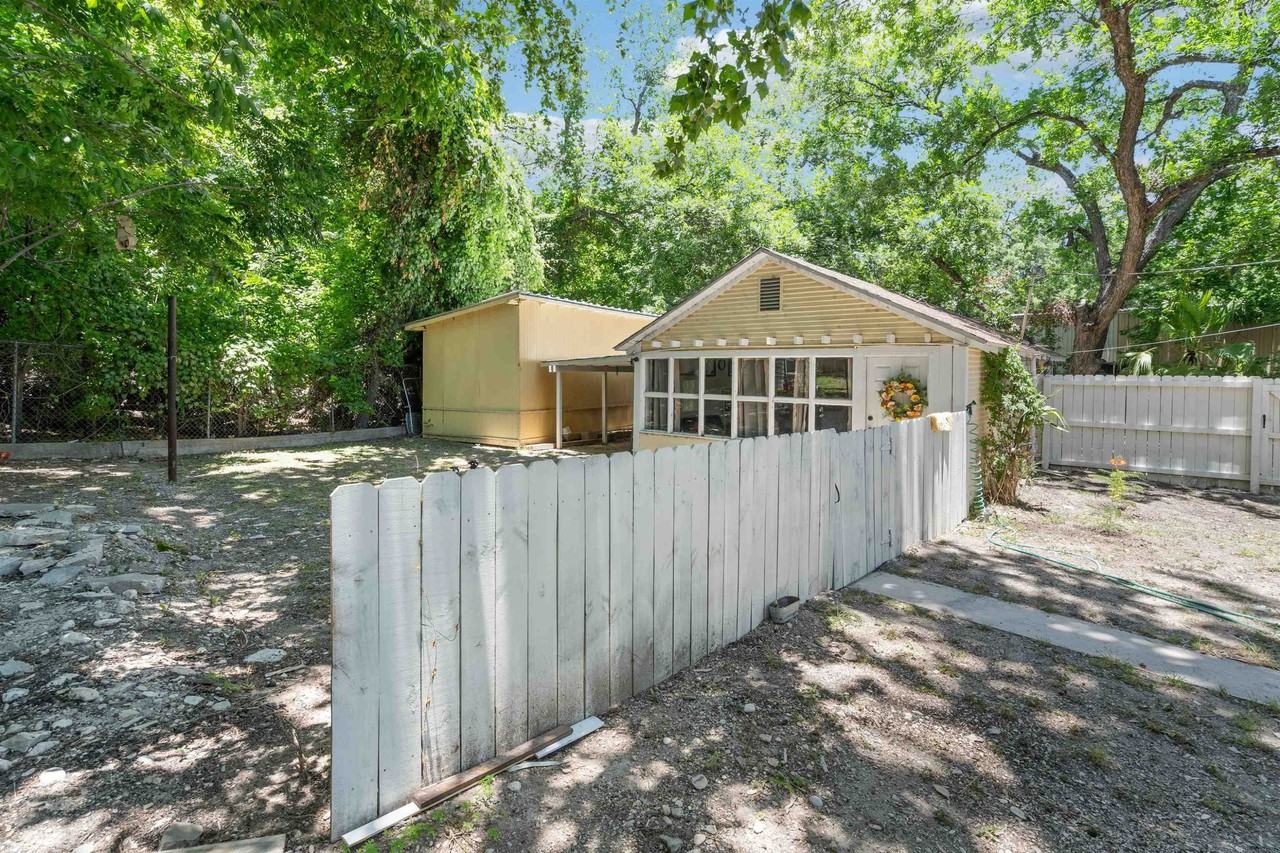 716 1/2 E Losoya St Rear - Photo 2 of 14