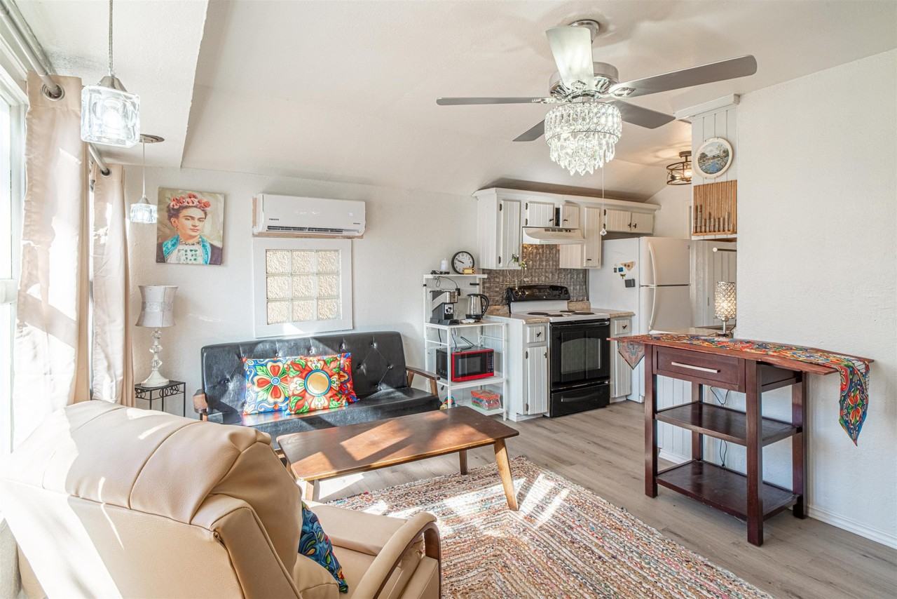 716 1/2 E Losoya St Rear - Photo 4 of 14