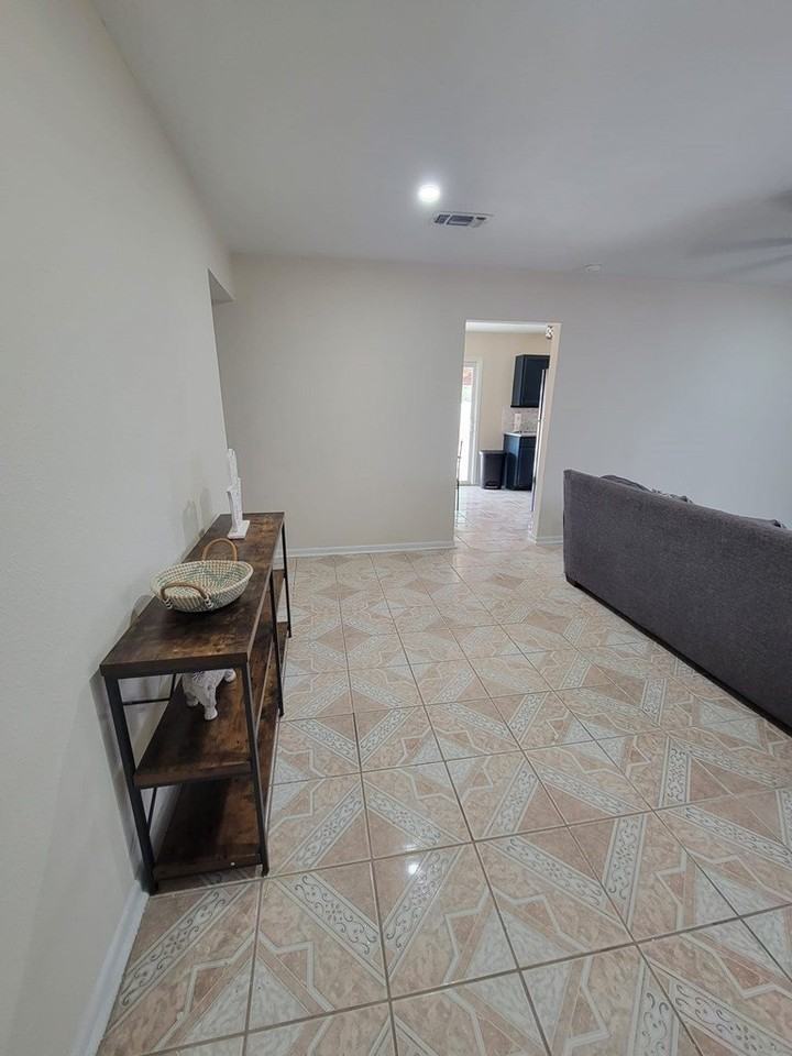 2302 Lorilee Dr - Photo 4 of 16