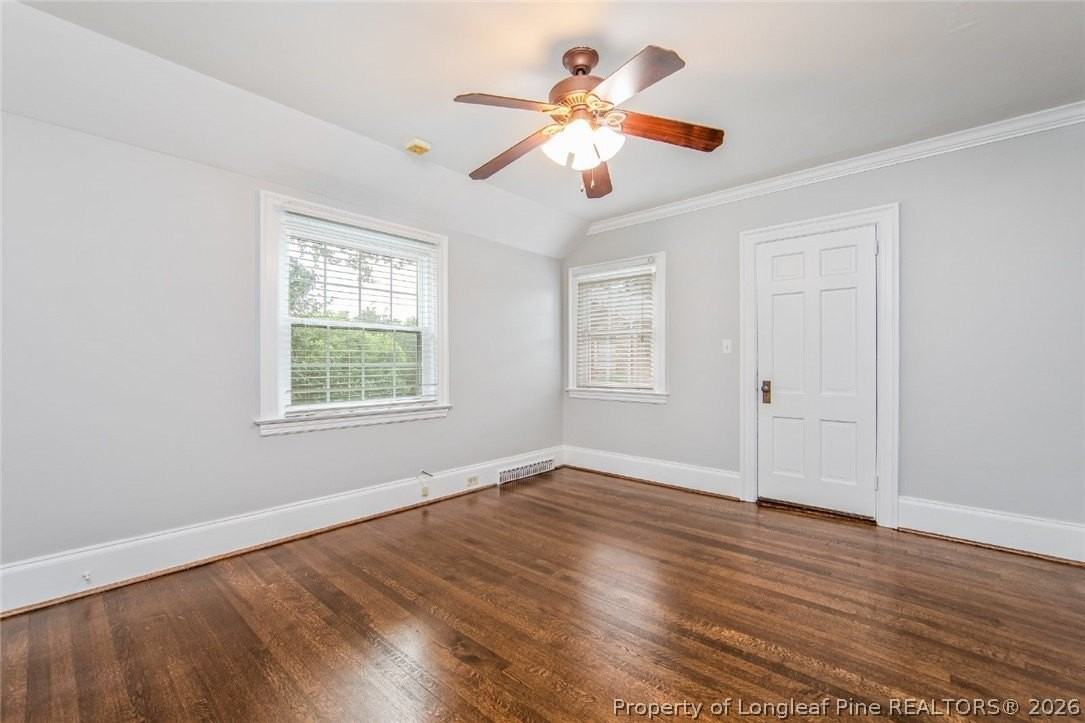 220 Bradford Ave - Photo 7 of 36