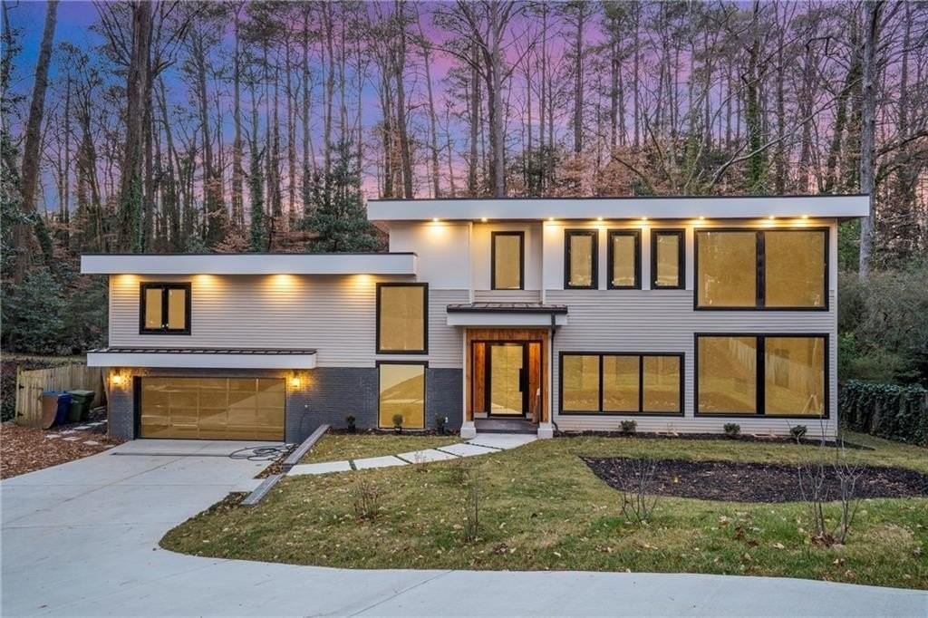 3626 N Stratford Rd Ne - Photo 2 of 10