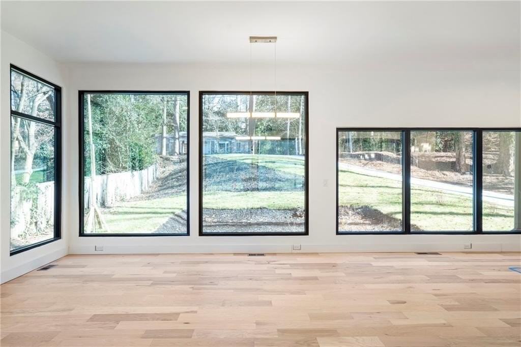 3626 N Stratford Rd Ne - Photo 7 of 10