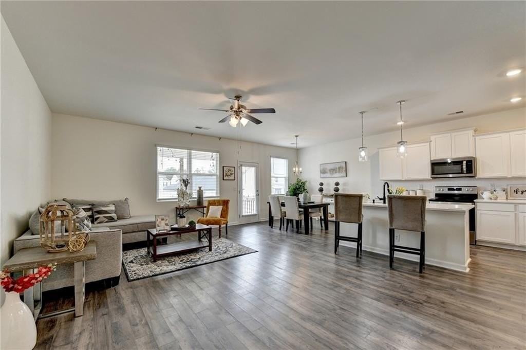 159 Mead Ct - Photo 3 of 33